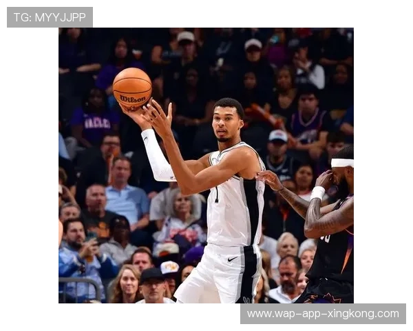 马刺险胜公牛！文班亚马38+12+5+5帽+6记三分，末节封神反杀