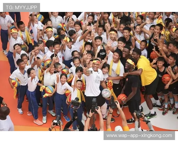 字母哥在球场边举办免费训练营,暑期黄金周满额 字母哥在球场边举办免费训练营,暑期黄金周满额