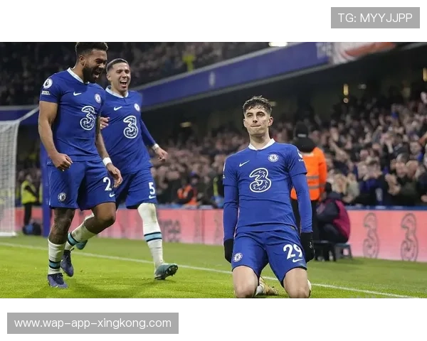 切尔西哈弗茨的中距离射门：让主场观众起立鼓掌的瞬间