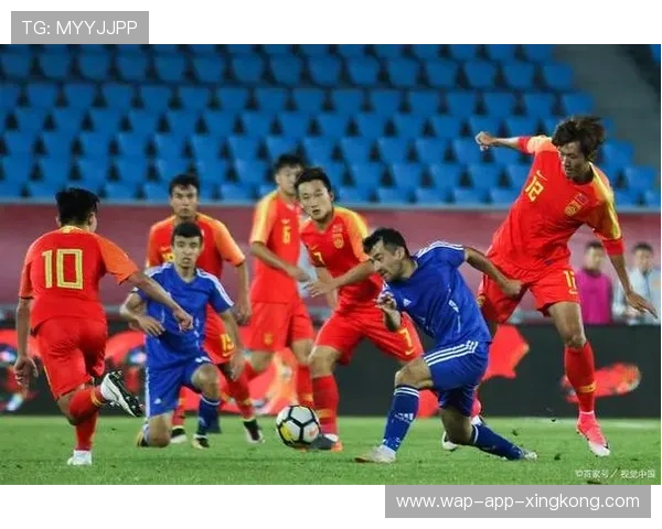 国家队在赛后对年轻球员的表现给予积极评价，足球青少年国家队队员