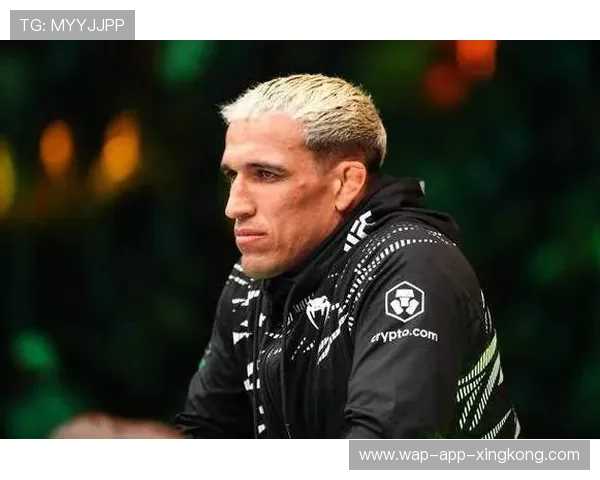 UFC选手怒扇自己脸激励：逆境中的那份坚韧与勇气