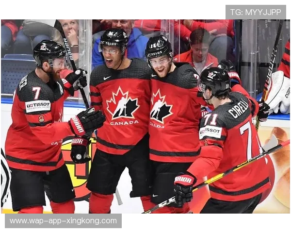 加拿大冰球前锋绝杀进入延长赛，带领球队迈向荣耀巅峰